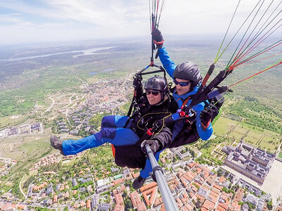 Caja regalo Vuelo en parapente en Madrid de 20 minutos para 2