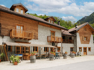 Cofanetto regalo 1 notte in agriturismo in Trentino con giro in barca vela sul Lago di Caldonazzo