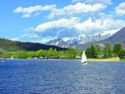 Cofanetto 1 notte in agriturismo in Trentino con giro in barca vela sul Lago di Caldonazzo