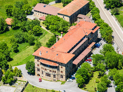 Caja regalo Gran Hotel Balneario de Corconte: 1 noche con acceso a la zona termal para 2
