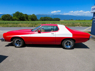 Box Reise in die 1970er Jahre bei einer Fahrt im Kultwagen von Starsky & Hutch