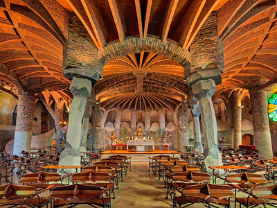 Caja Cripta Gaudí y Colònia Güell: 1 visita con audioguía para 2 personas