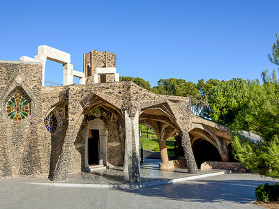 Caja regalo Cripta Gaudí y Colònia Güell: 1 visita con audioguía para 2 personas