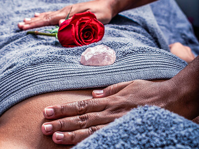 Caja regalo Masaje para futuras mamás de 1 hora en Manos Que Escuchan by NaturÓptima