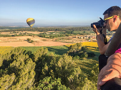 El cielo de la Costa Brava: vuelo en globo de 1h con reportaje fotográfico para 2 personas