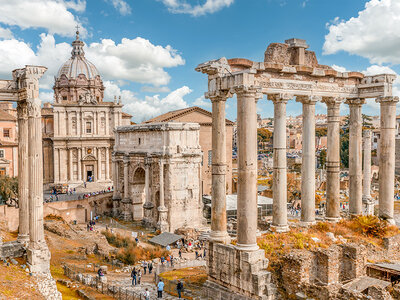 Nell’antica Roma con 2 ingressi al Colosseo, Foro Romano e Colle Palatino con tour in bus