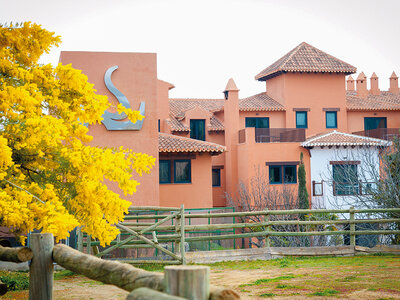 Caja Hacienda Señorío de Nevada 4*: 1 noche con visita a bodega y cata de vino