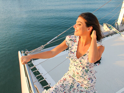 Cofanetto La magia della Laguna: tour di Venezia in catamarano con drink per 3