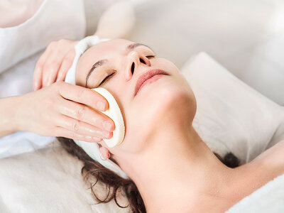 Caja regalo Centro de Estética y Bienestar Rocío Escobar: tratamiento a elegir entre ritual facial de 40 min o 2 sesiones de drenaje linfático de 30 min