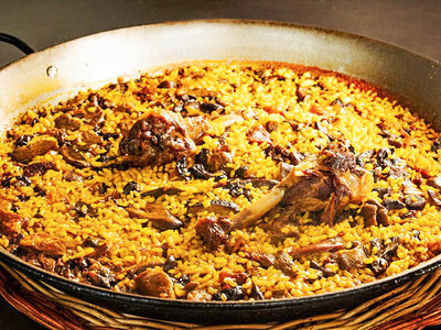 ¡Deliciosa comida en plena naturaleza! 1 menú con postre y bebida en el Restaurante Altomira para 2 personas