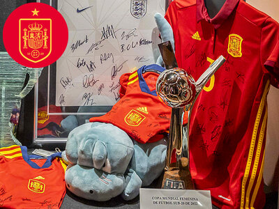 Caja regalo Museo de la Selección Española de Fútbol: 2 entradas y gorras para 2 personas