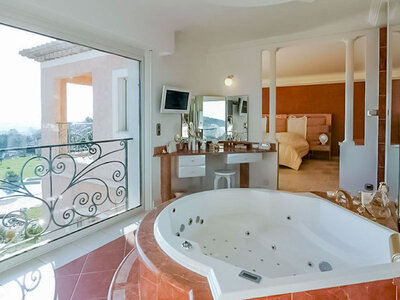 1 notte nella Suite di una villa in Costa Azzurra con vino e accesso all’area relax