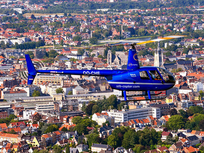 Helikoptervlucht (30 min) over Zuid-West-Vlaanderen voor 3 personen