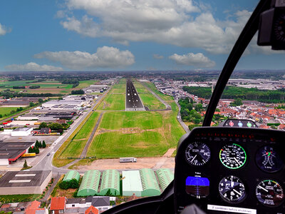 Doos Helikoptervlucht (30 min) over Zuid-West-Vlaanderen voor 3 personen