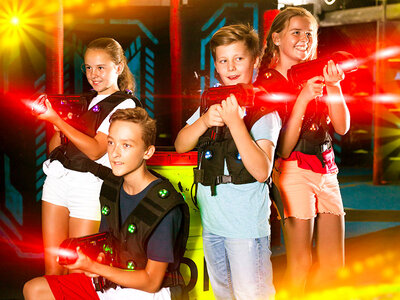 Boks Padeltennis og fri leg inkl. drikkevarer for 4 i Viborg Legeland