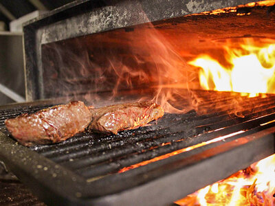 Caja Una experiencia gastronómica original: menú degustación en el Restaurante Cueva del Túnel