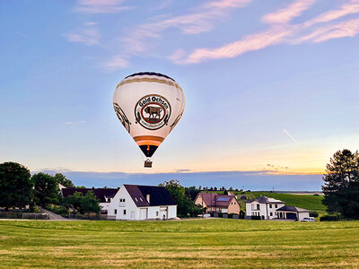 Geschenkbox Heißluftballonfahrt bei Sonnenaufgang mit Sekt in München