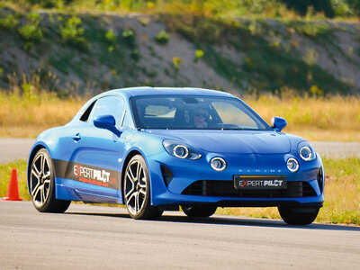 Cofanetto 8 giri al volante di un'auto da corsa a scelta sul circuito francese del Geoparc