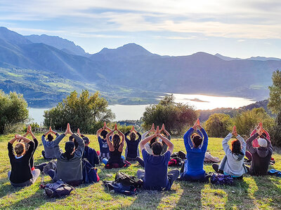 Caja regalo Todo Natura Yoga & Senderismo: retiro de 2 noches con taller y ruta a pensión completa