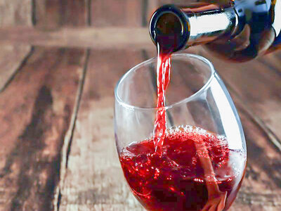 Cofanetto Visita enologica con degustazione di 5 vini a Cuneo e bottiglia di vino tipica del Piemonte