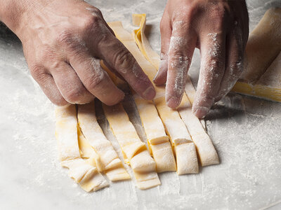 Cofanetto regalo 1 corso di cucina sulla pasta fatta in casa con pranzo per 2 a Roma