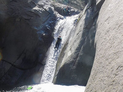 Session de canyoning en eaux chaudes près de Font-Romeu pour 2 personnes