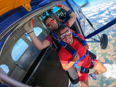 Saut en parachute en tandem avec un moniteur près de Maubeuge