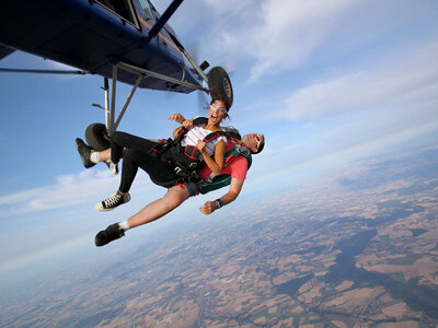 Coffret Saut en parachute en tandem avec un moniteur près de Maubeuge