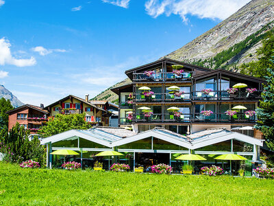 Cofanetto regalo 2 notti in hotel 4* con pausa relax tra i paesaggi alpini di Saas-Almagell