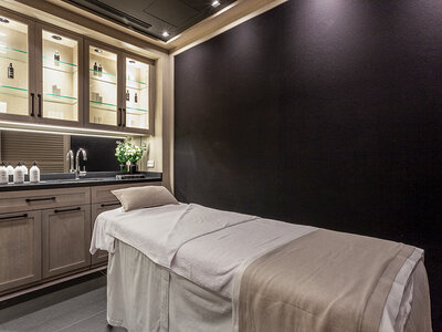 Caja regalo Seventy Spa Barcelona at Hotel Seventy: masaje terapéutico de 30 min y acceso a spa