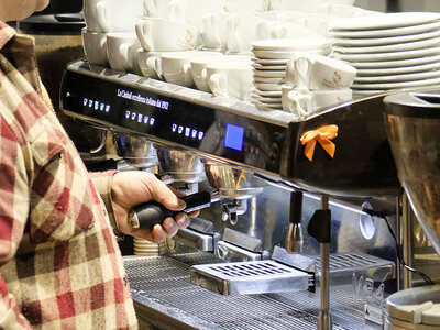 Box Vom Kaffeeliebhaber zum Experten: Meister-Espresso-Schulung in Hamburg