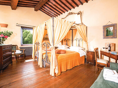 Cofanetto I sapori di Montepulciano: 1 notte con colazione e degustazione di vino con formaggi tipici