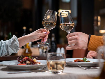 Cofanetto regalo Giro d'Italia del gusto: 1 cena di coppia con bottiglia di vino inclusa