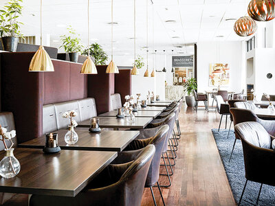 Boks Ophold for 2 med 3-retters middag og bobler på Comwell Holte