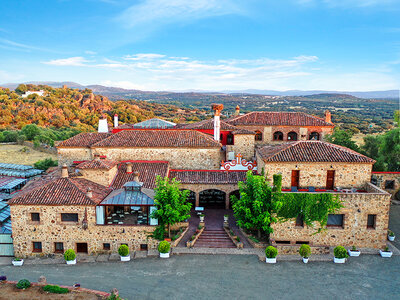 Caja regalo Hotel Monasterio de Rocamador: 2 noches con visita y cata en la bodega Las Encomiendas