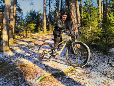 Cykla mountainbike i Nacka reservat