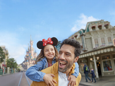 Cofanetto regalo Divertimento e Magia in famiglia: biglietto data a scelta 1 giorno per 2 Parchi Disney® per 2 adulti e 1 bambino