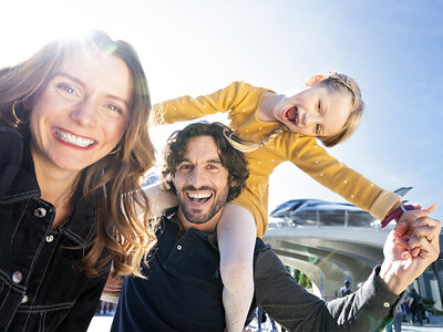 Cofanetto regalo Fiabe e Magia: biglietto data a scelta 1 giorno per 1 Parco Disney® per 2 adulti e 1 bambino