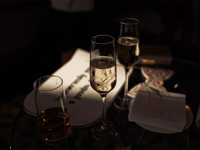 Adrenalinica esperienza di guida al buio e apericena bendati per 2