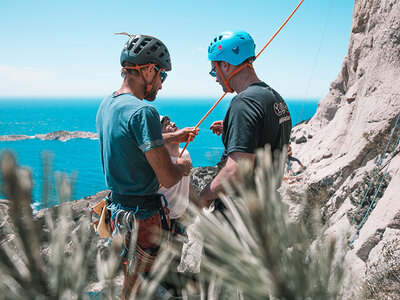 Coffret cadeau Escalade pour 4 personnes dans les Calanques de Marseille : 1 journée