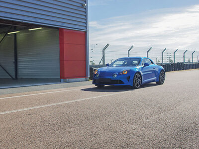 Coffret Stage de pilotage : 2 tours sur le circuit de Fay-de-Bretagne en Alpine A110 R