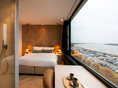 Box 1 Übernachtung in einem 4*-Hotel mit Blick auf die Schelde in Antwerpen