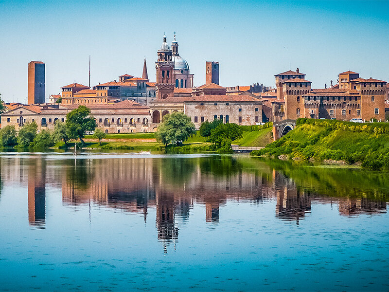 Mantova: viaggio nel tempo con tour guidato nel centro e a Palazzo Ducale per 2 persone