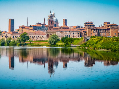 Cofanetto regalo Mantova: viaggio nel tempo con tour guidato nel centro e a Palazzo Ducale per 2 persone