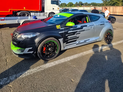 2 rondes meerijden in een Renault Megane RS III in Spa-Francorchamps