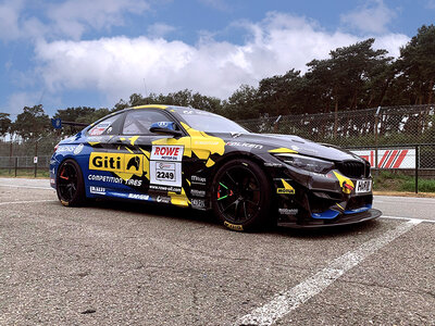 Doos 4 rondes als copiloot in een BMW M4 GT4 op het circuit van Zolder