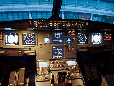 Box 2 Stunden im Cockpit eines Airbus A320-Simulators für 2 Personen