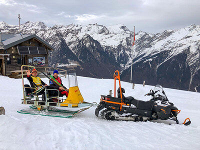 Cofanetto regalo Escursione gourmet in quota con fonduta e gita in motoslitta per 6 persone in Canton Ticino