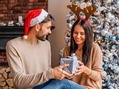 Cofanetto regalo Sotto il vischio: 1 romantica notte in hotel 4* con pausa benessere in Spa