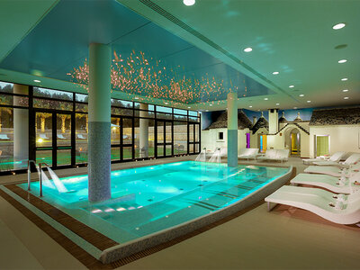 Cofanetto Sotto il vischio: 1 romantica notte in hotel 4* con pausa benessere in Spa